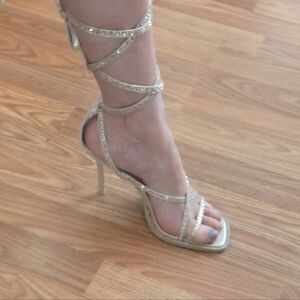 Jennifer Lopez Elegant GoldHeels